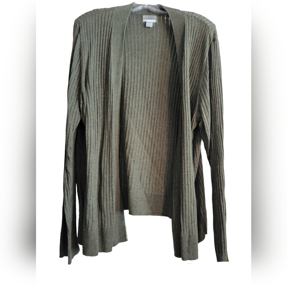 Like new Old Navy olive long sleeved XXL sweater. Cute and flowy!